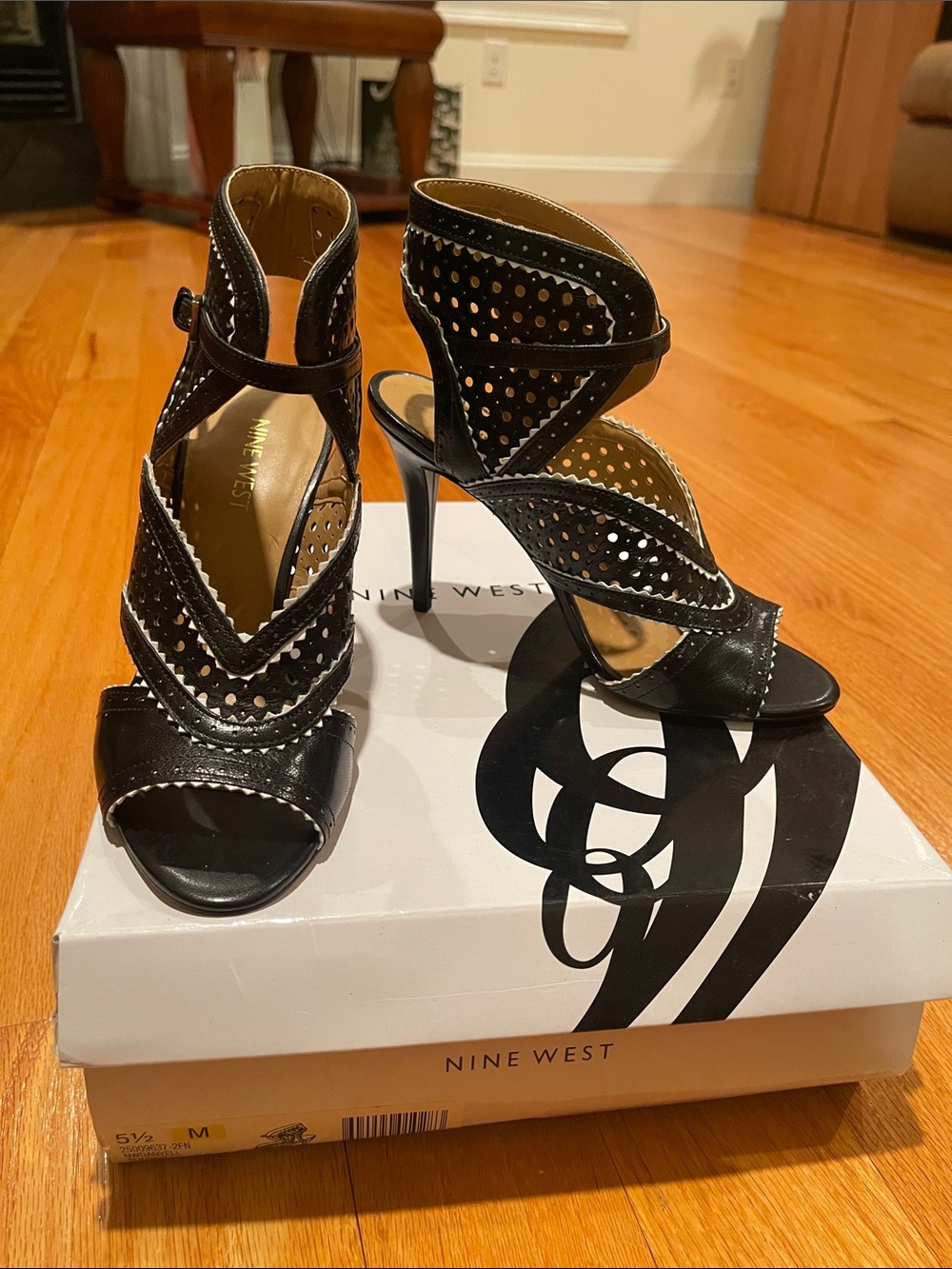 Nine West Sz 5.5 Black Perforated Stiletto Sandals